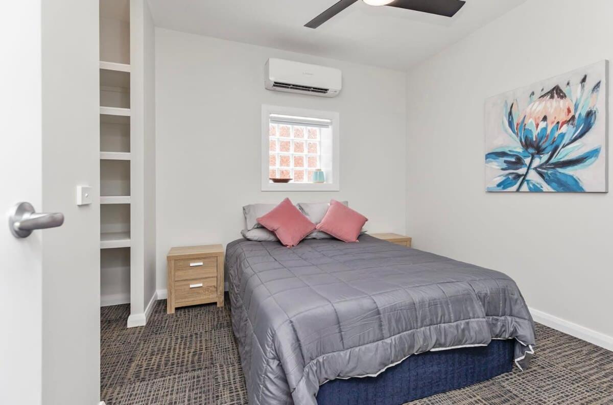 Bedford House - Cbd Location, Sleeps 6 Apartment Wagga Wagga Exterior photo